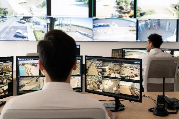 Guide to buying video management system 11 https://www.genetec.com/binaries/content/gallery/photostock_gettyimages-1387193082.jpg